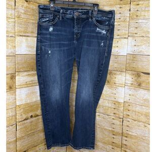 SILVER SUKI MID RISE DISTRESSED CASUAL CLASSIC EVERYDAY WEAR DENIM CAPRIS SZ. 16